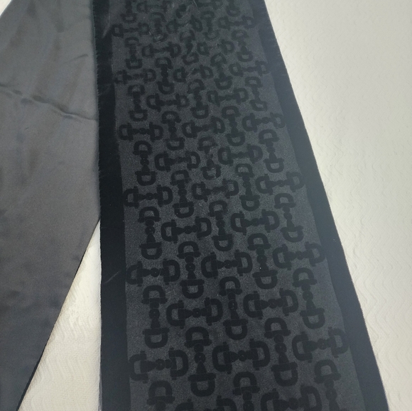 Auth Gucci Reversible Horsebit Suede/Silk Scarf - Picture 3 of 8